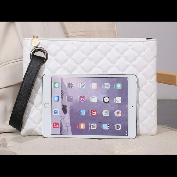 White Wristlet - Picture 2 of 3